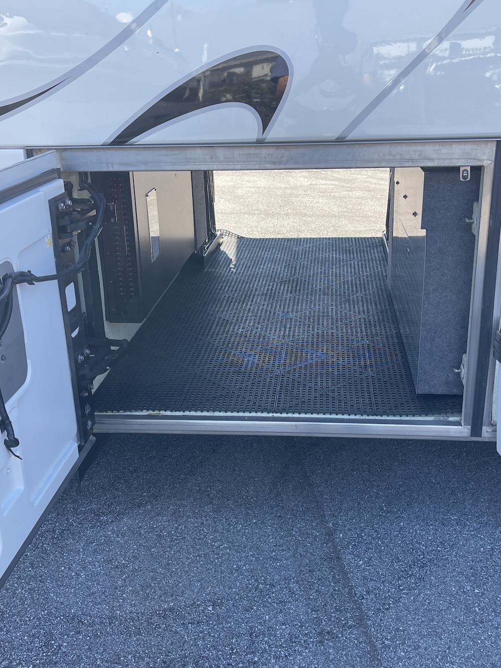 2006 Prevost Featherlite H3-45 For Sale