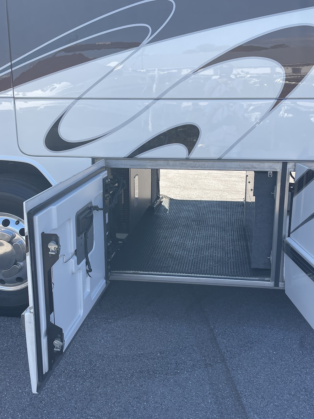 2006 Prevost Featherlite H3-45 For Sale