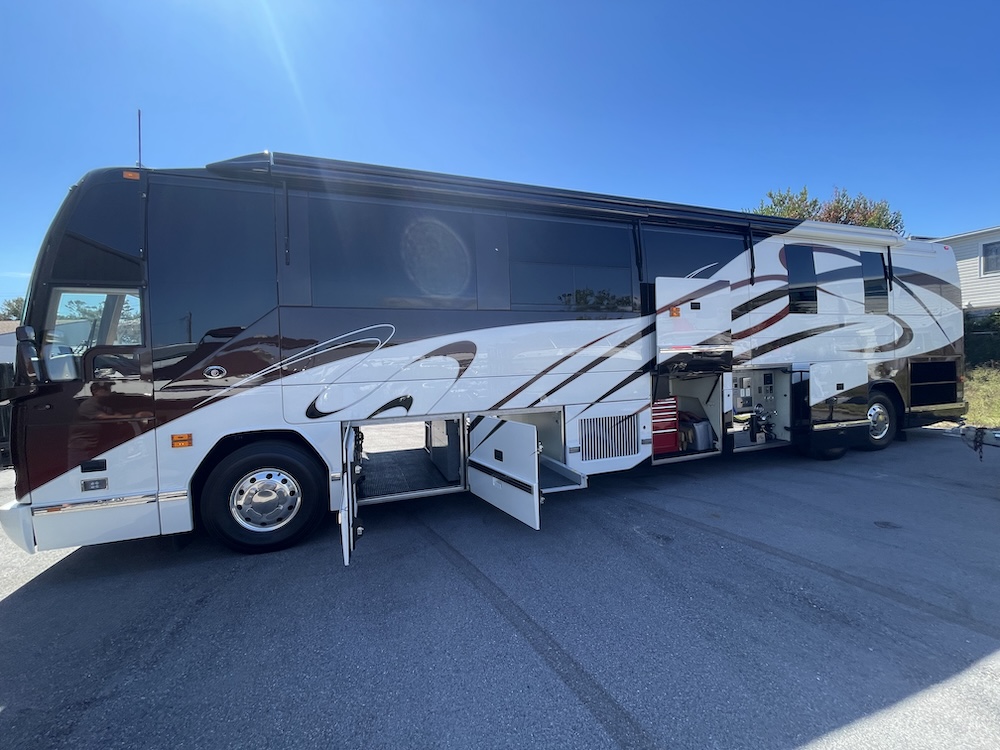 2006 Prevost Featherlite H3-45 For Sale