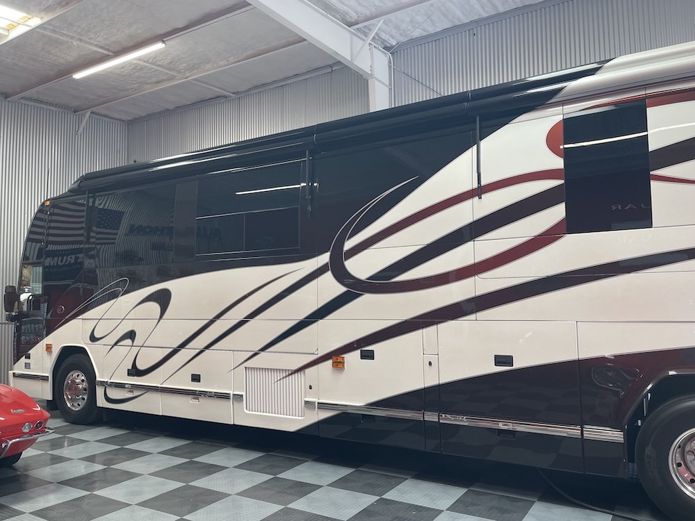 2006 Prevost Featherlite H3-45 For Sale