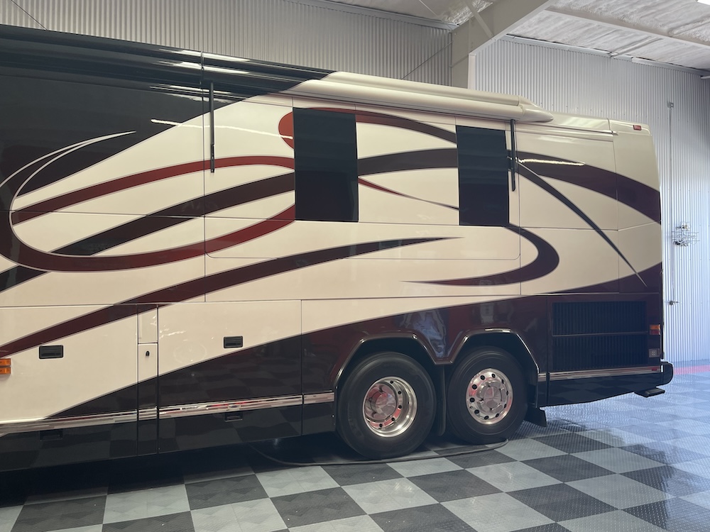 2006 Prevost Featherlite H3-45 For Sale