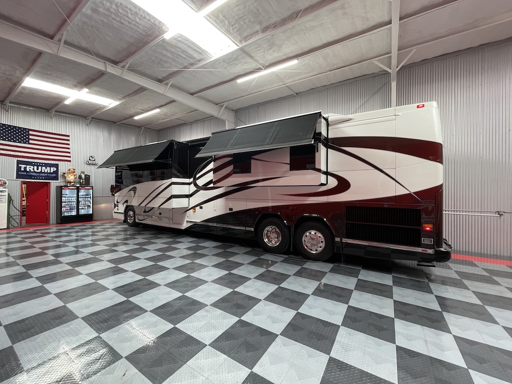 2006 Prevost Featherlite H3-45 For Sale