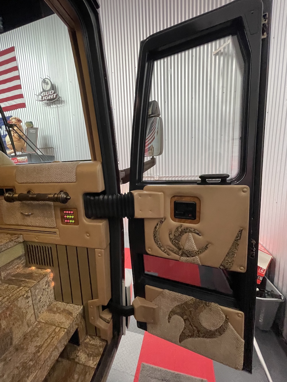 2006 Prevost Featherlite H3-45 For Sale
