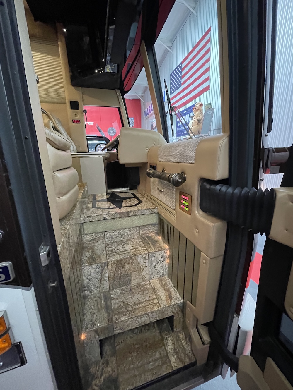 2006 Prevost Featherlite H3-45 For Sale