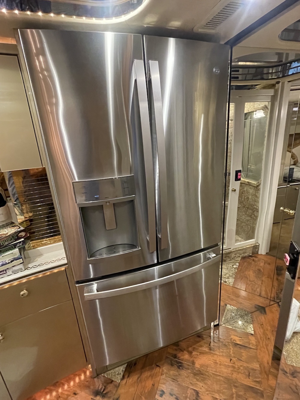 2006 Prevost Featherlite H3-45 For Sale