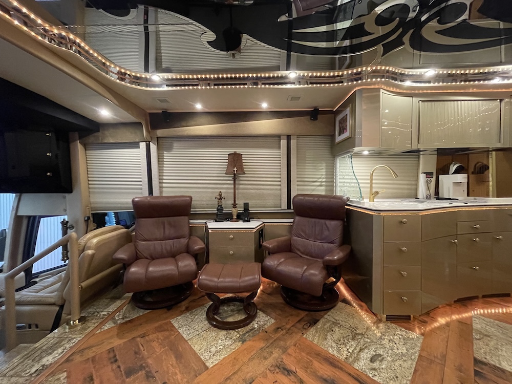 2006 Prevost Featherlite H3-45 For Sale