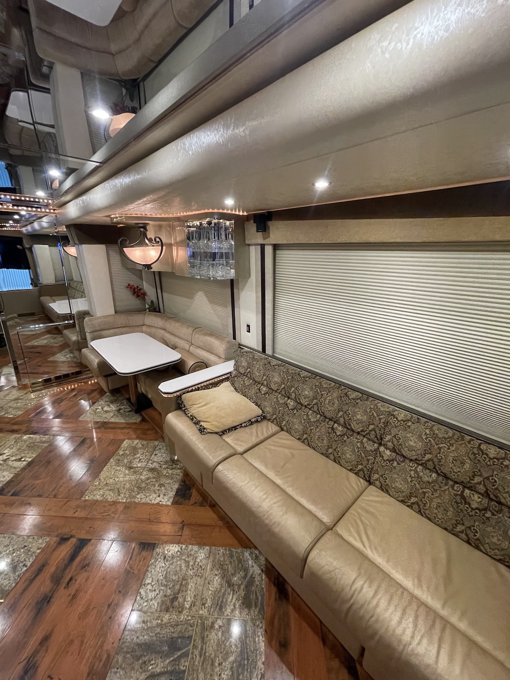 2006 Prevost Featherlite H3-45 For Sale