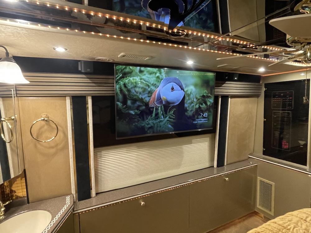 2006 Prevost Featherlite H3-45 For Sale