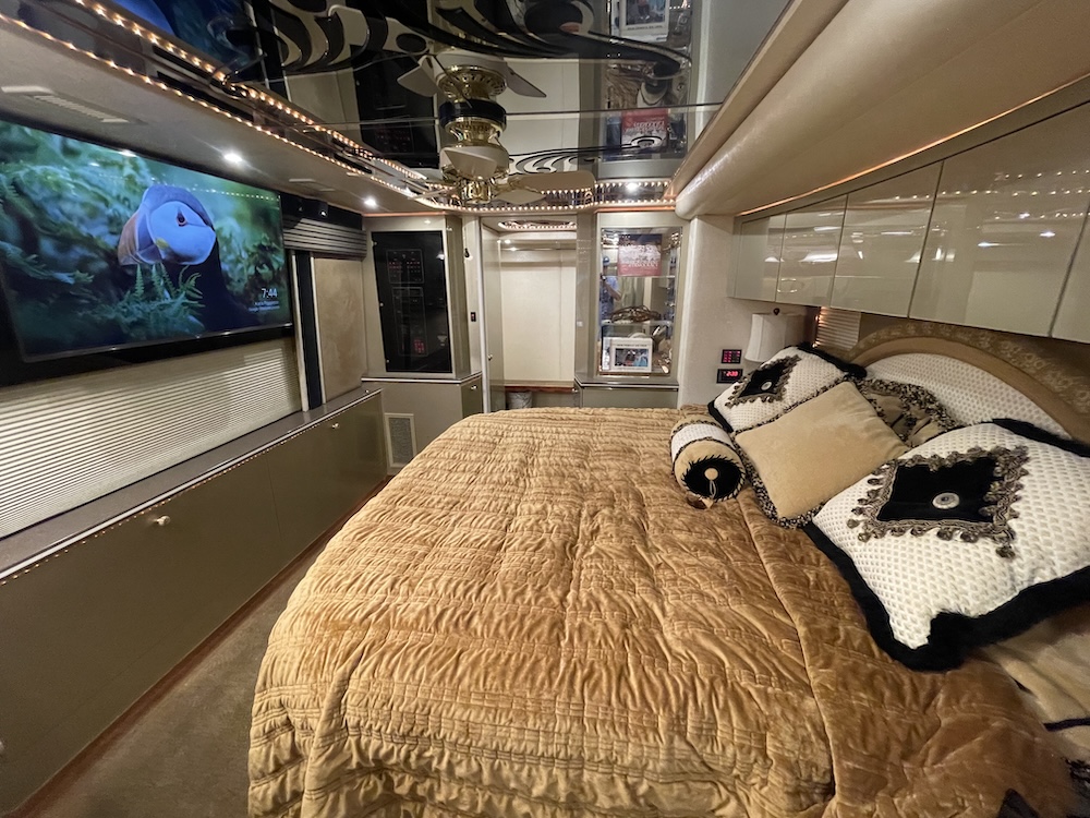 2006 Prevost Featherlite H3-45 For Sale