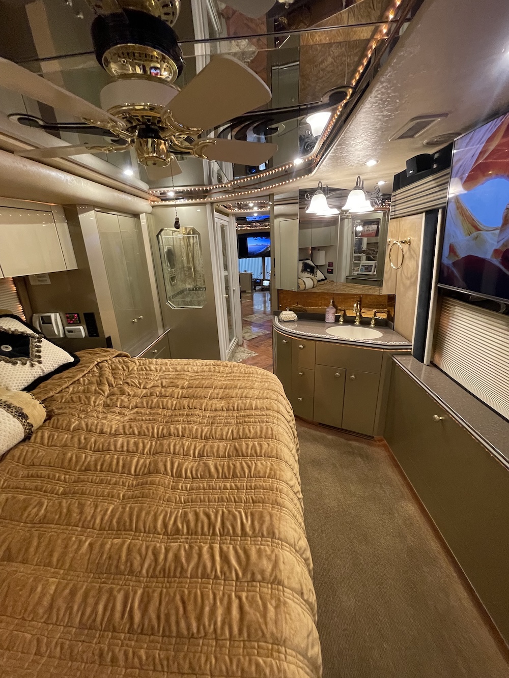 2006 Prevost Featherlite H3-45 For Sale