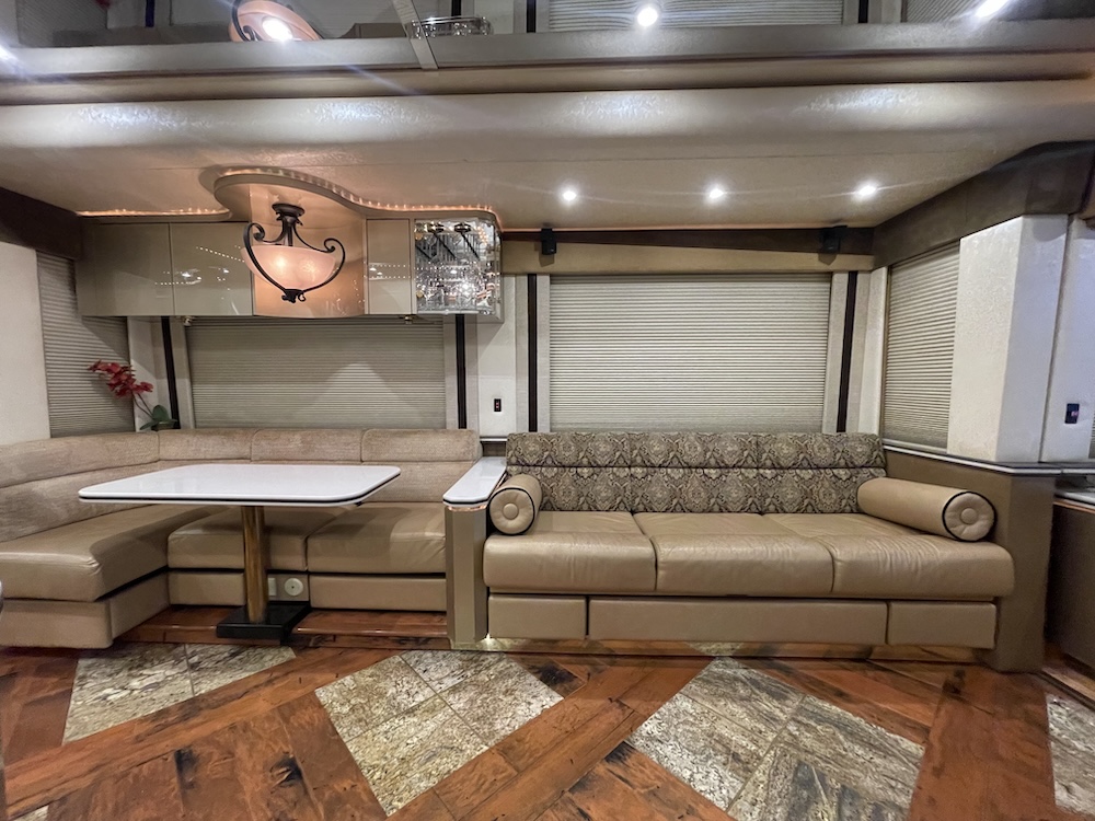 2006 Prevost Featherlite H3-45 For Sale