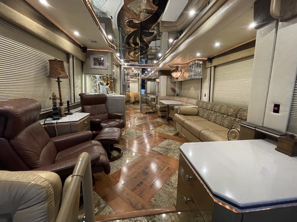 2006 Prevost Featherlite H3-45 For Sale