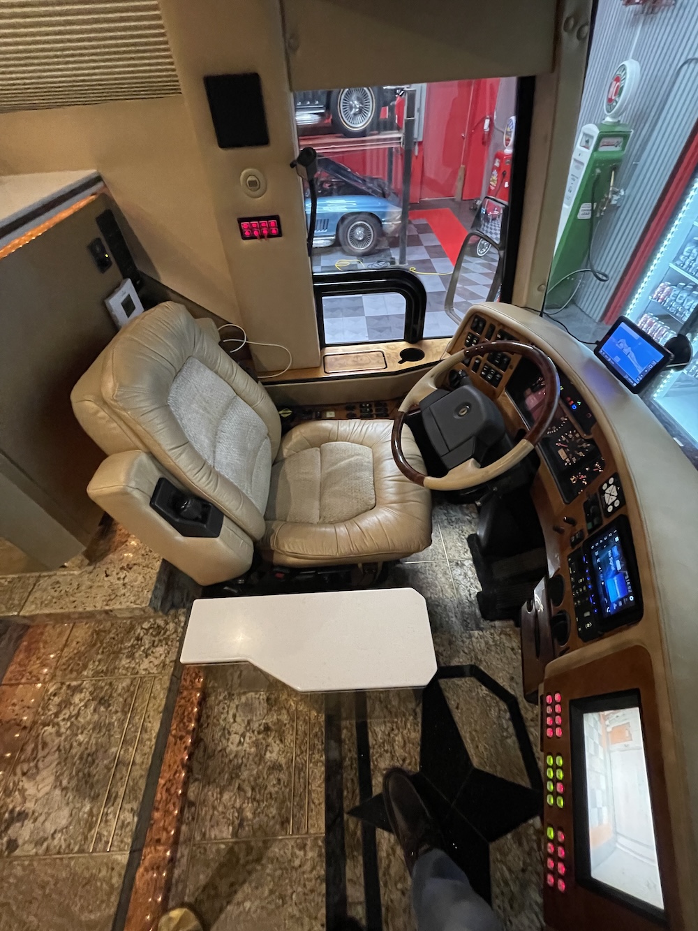 2006 Prevost Featherlite H3-45 For Sale