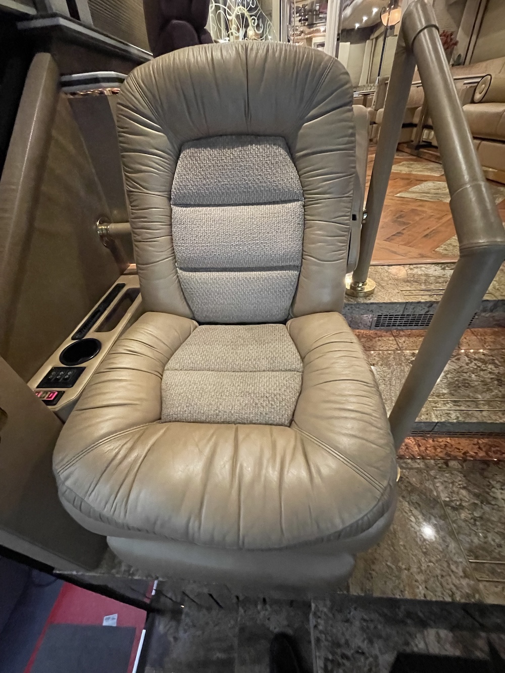 2006 Prevost Featherlite H3-45 For Sale