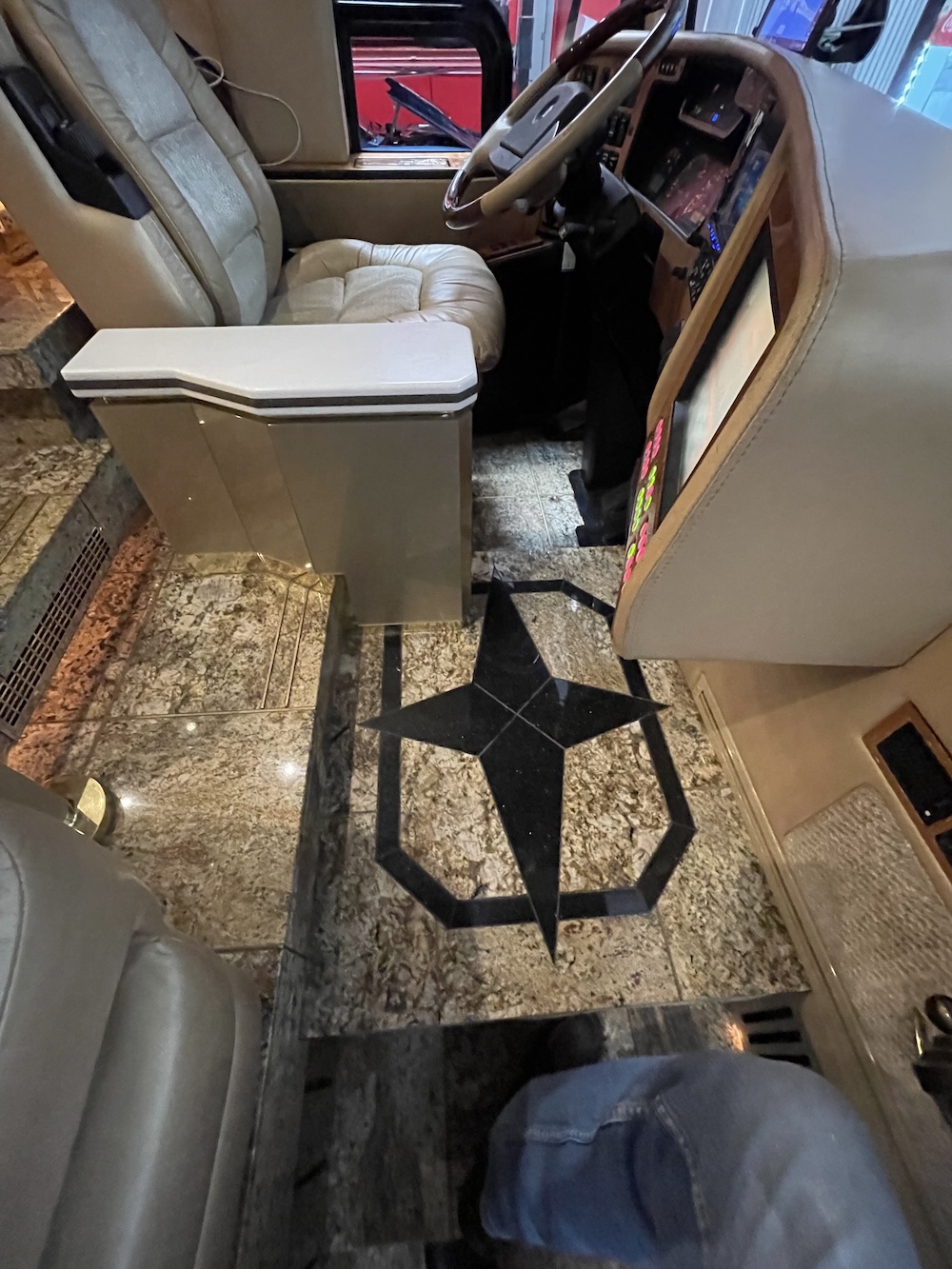 2006 Prevost Featherlite H3-45 For Sale