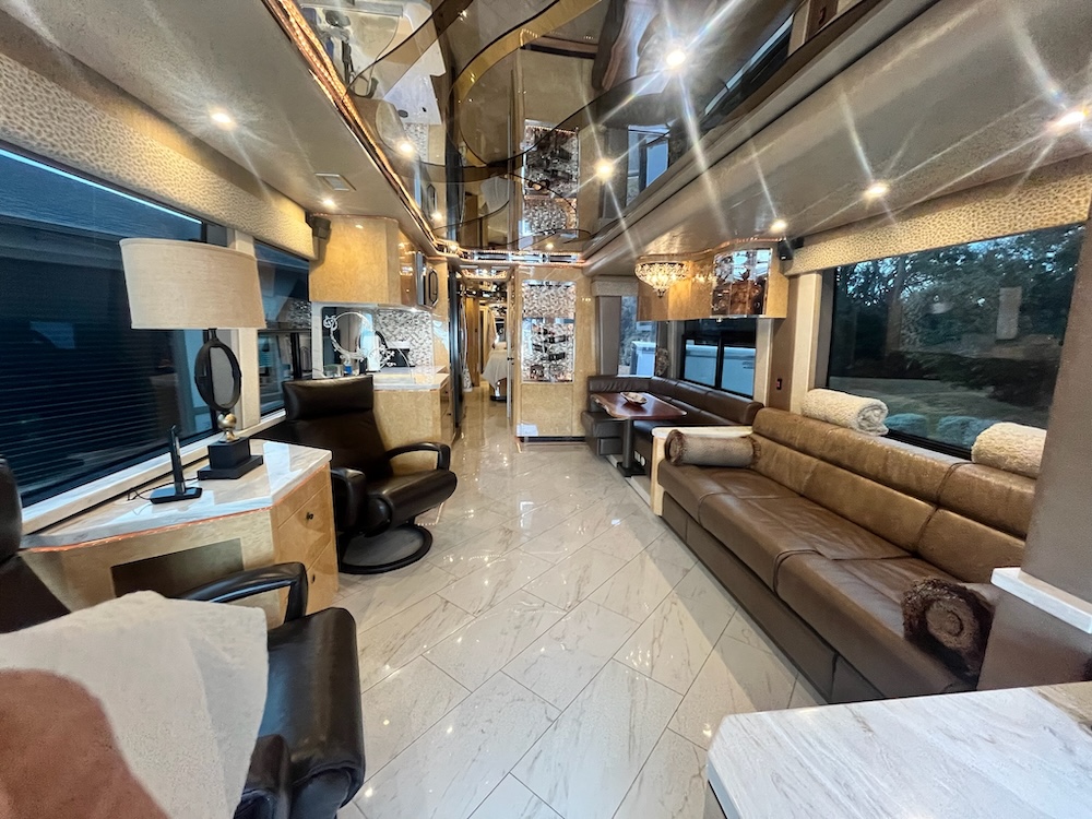 2006 Prevost Featherlite H3-45 For Sale