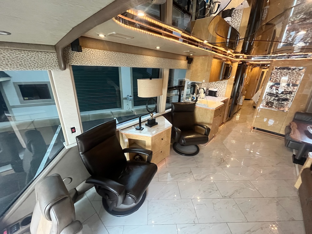 2006 Prevost Featherlite H3-45 For Sale