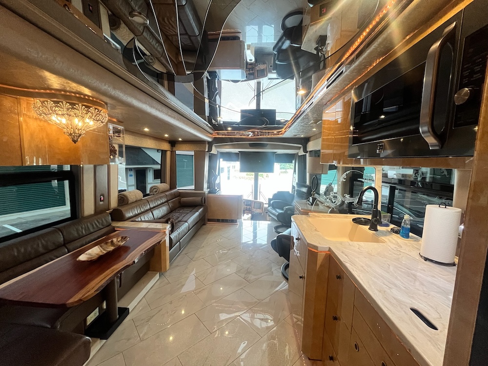 2006 Prevost Featherlite H3-45 For Sale