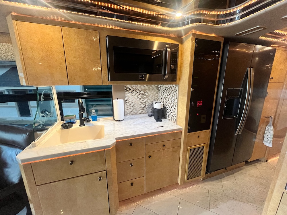 2006 Prevost Featherlite H3-45 For Sale