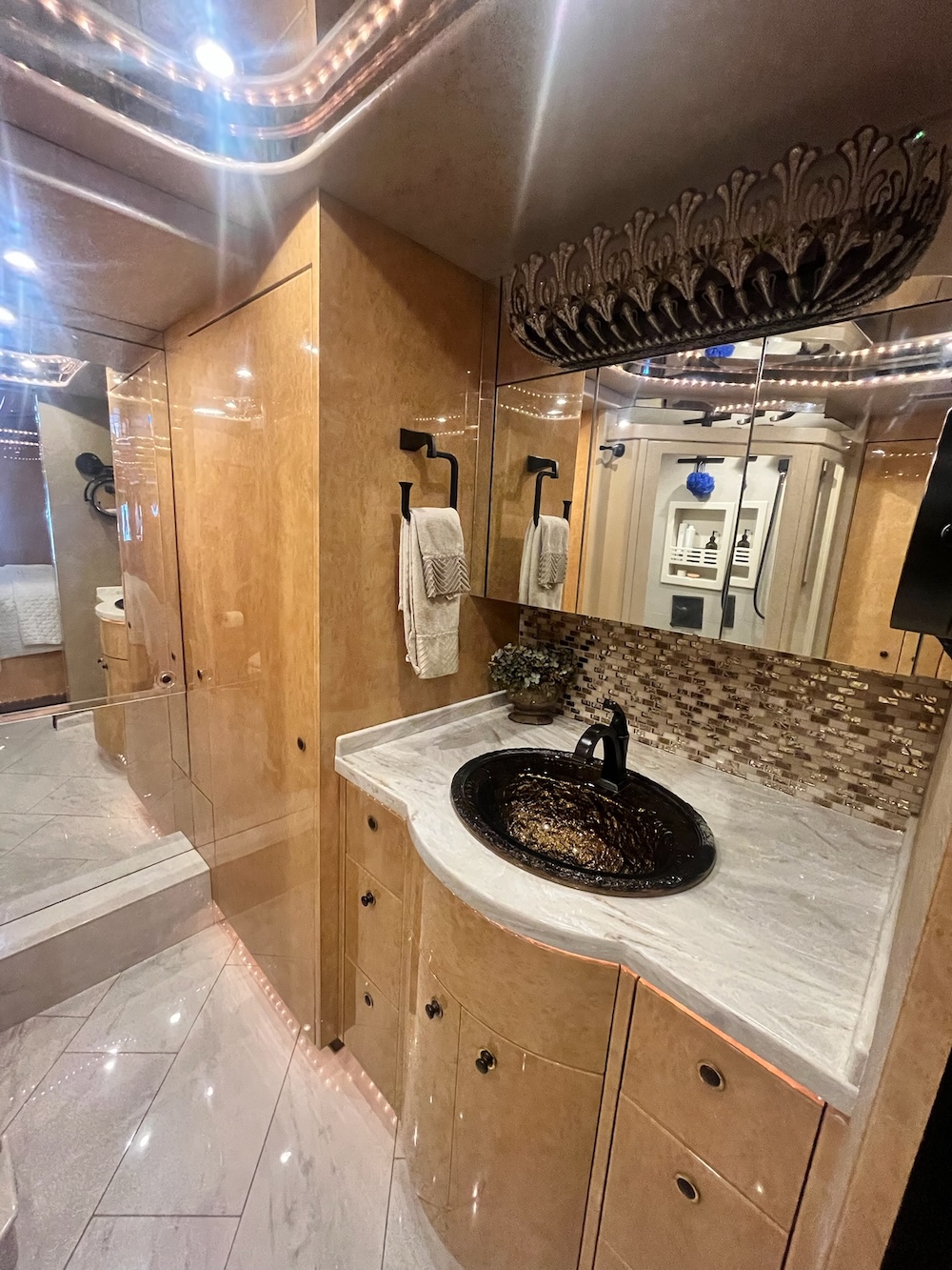 2006 Prevost Featherlite H3-45 For Sale