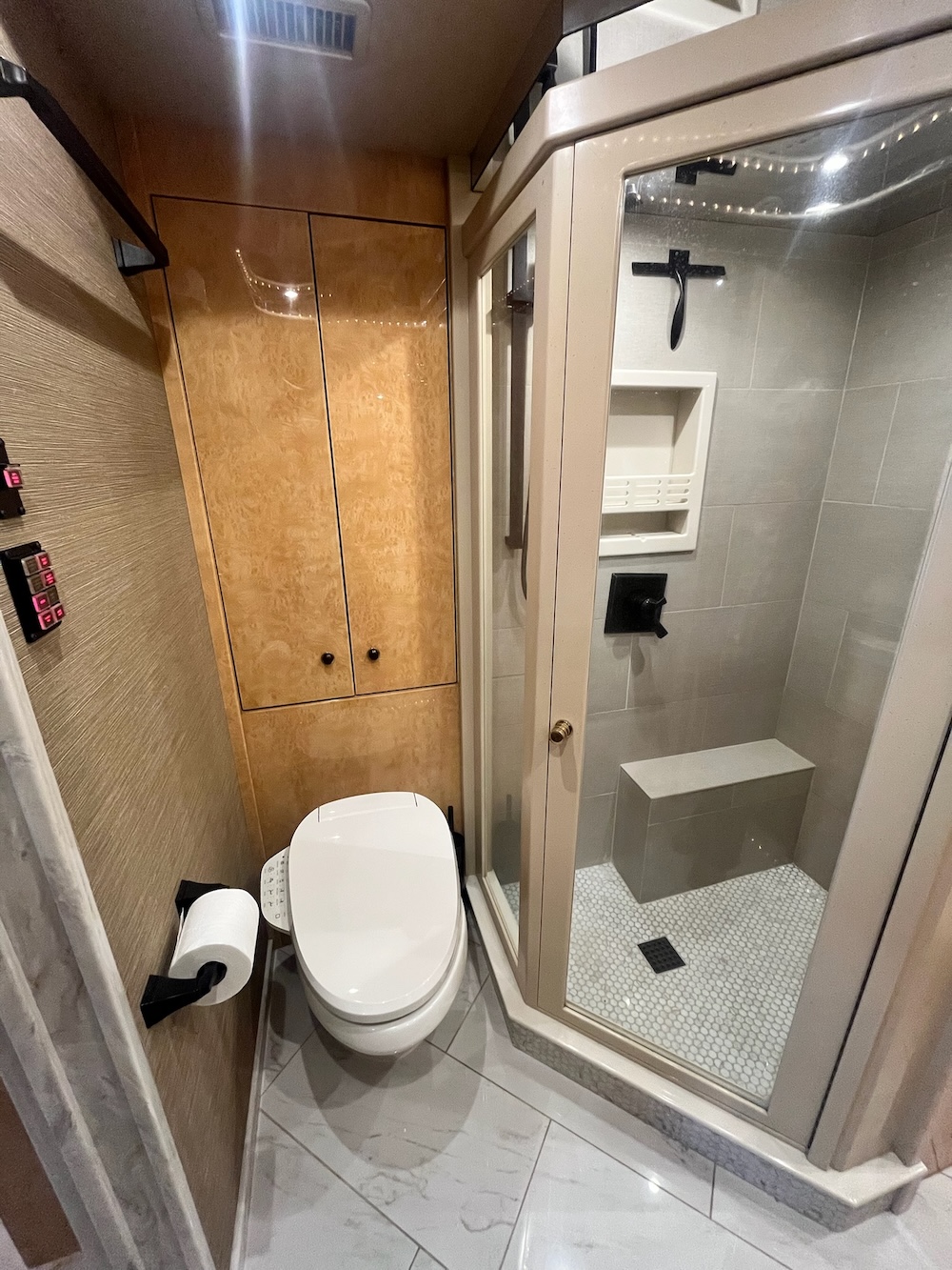 2006 Prevost Featherlite H3-45 For Sale