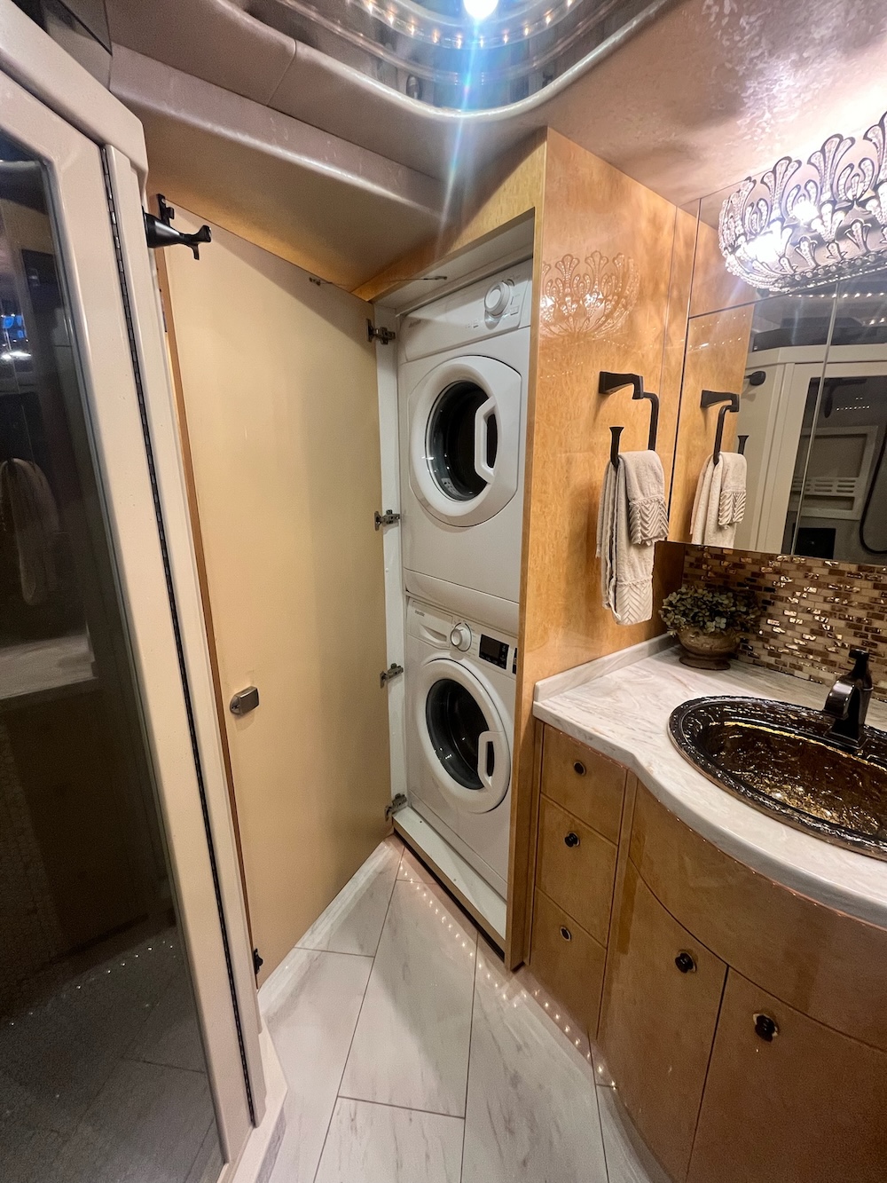 2006 Prevost Featherlite H3-45 For Sale