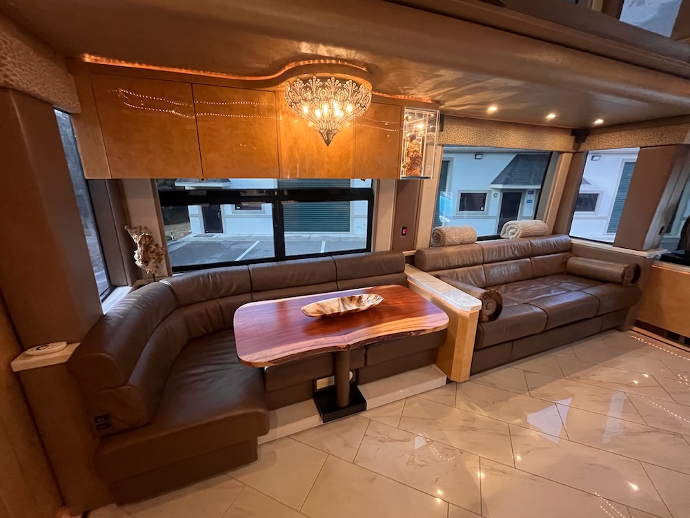 2006 Prevost Featherlite H3-45 For Sale
