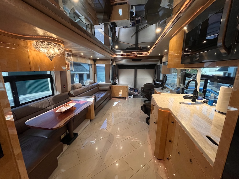 2006 Prevost Featherlite H3-45 For Sale