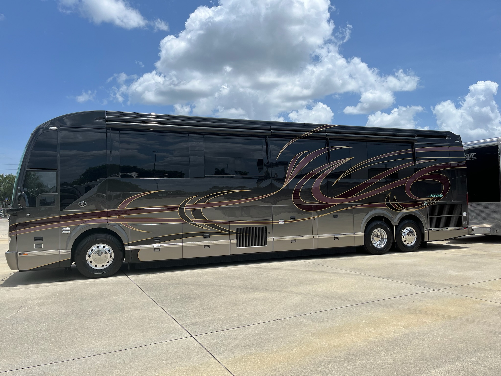2006 Prevost Featherlite H3-45 For Sale