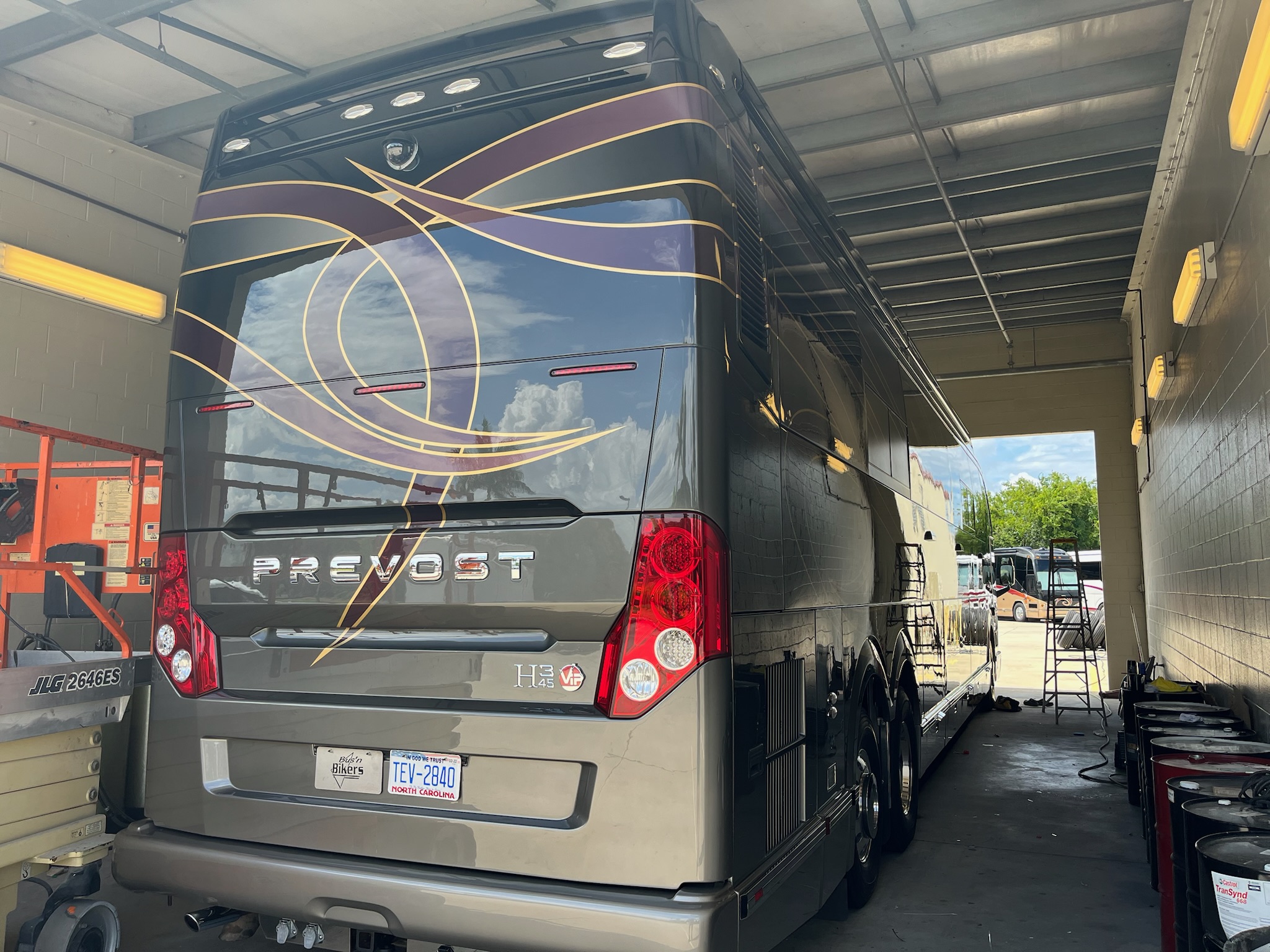 2006 Prevost Featherlite H3-45 For Sale