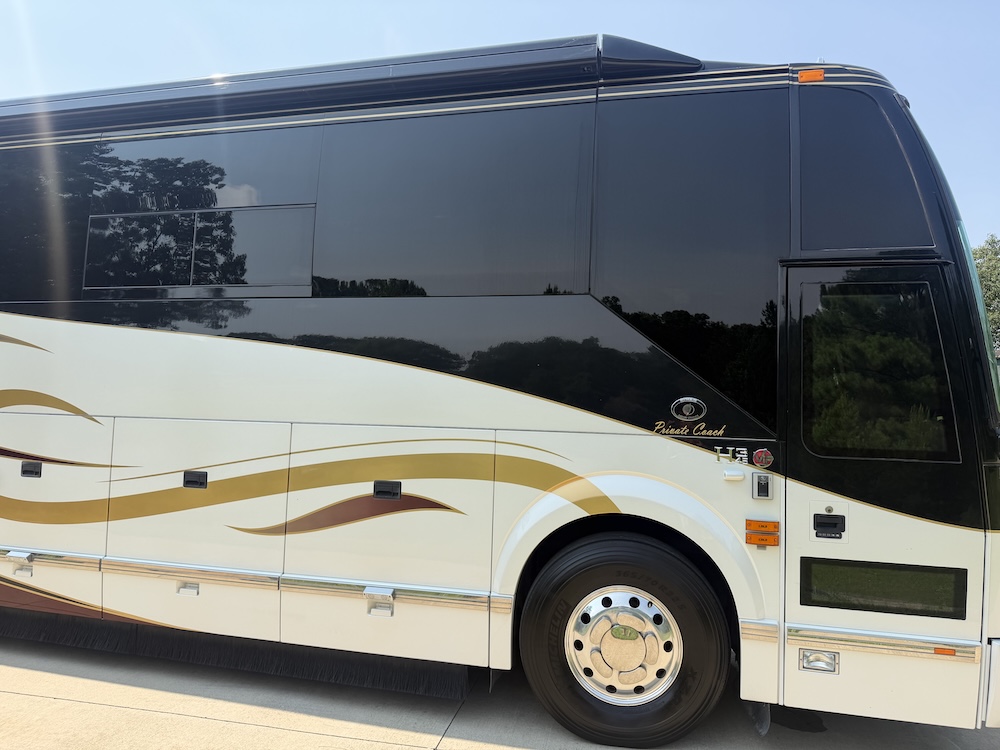 2006 Prevost Featherlite H3-45 For Sale