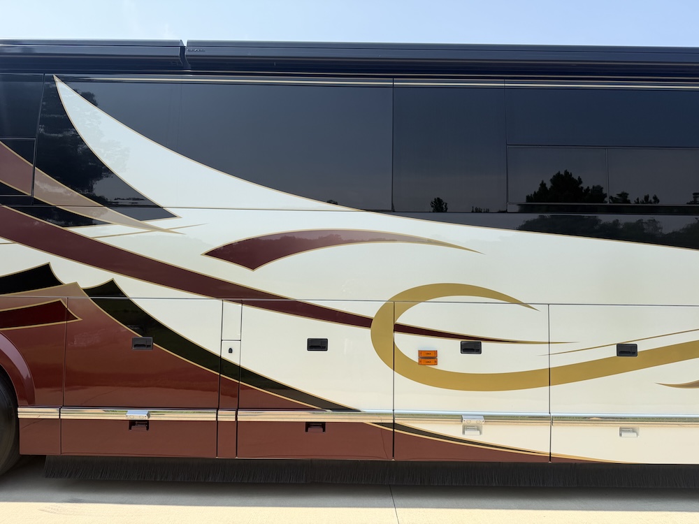 2006 Prevost Featherlite H3-45 For Sale
