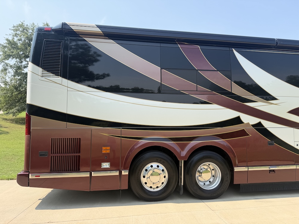 2006 Prevost Featherlite H3-45 For Sale