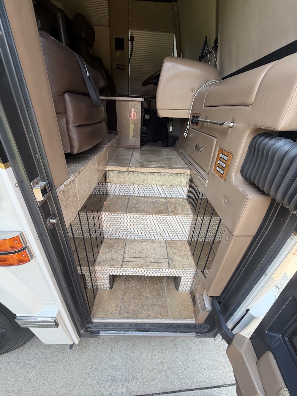 2006 Prevost Featherlite H3-45 For Sale