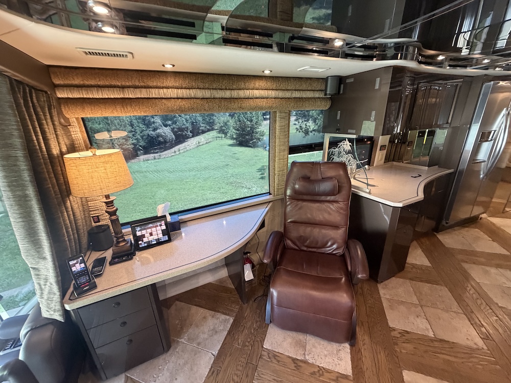 2006 Prevost Featherlite H3-45 For Sale