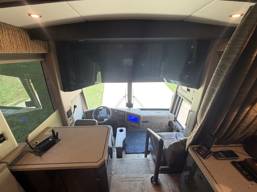2006 Prevost Featherlite H3-45 For Sale