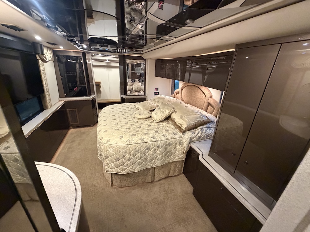 2006 Prevost Featherlite H3-45 For Sale