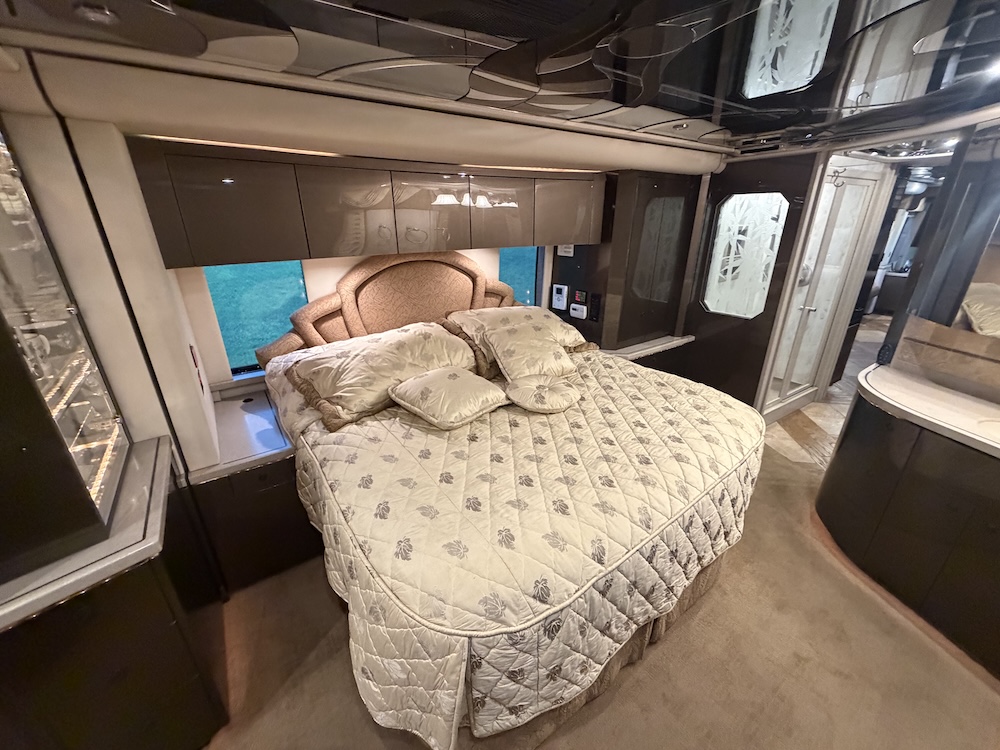 2006 Prevost Featherlite H3-45 For Sale
