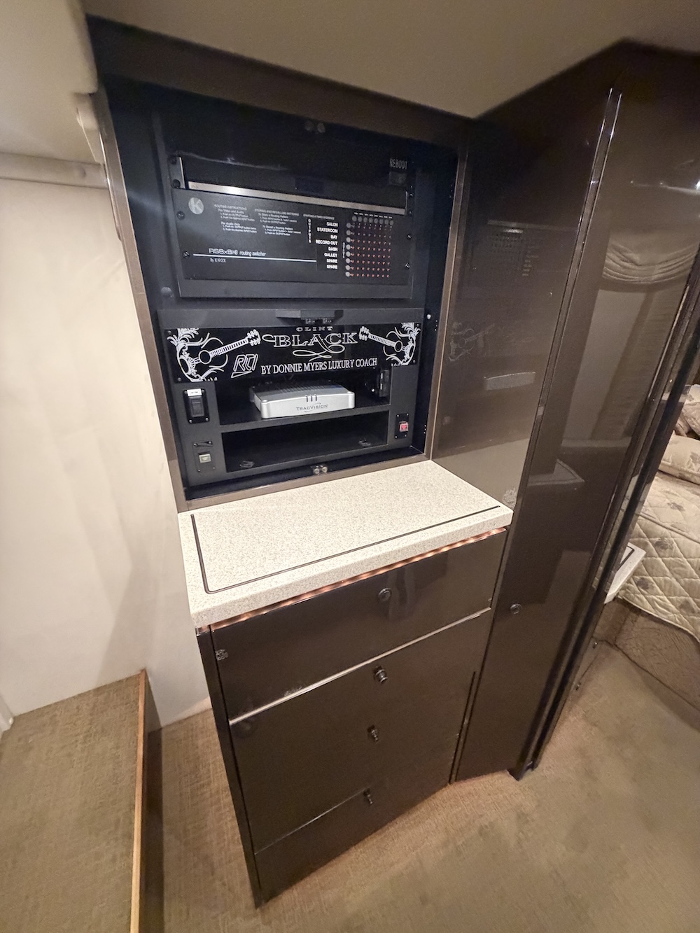 2006 Prevost Featherlite H3-45 For Sale