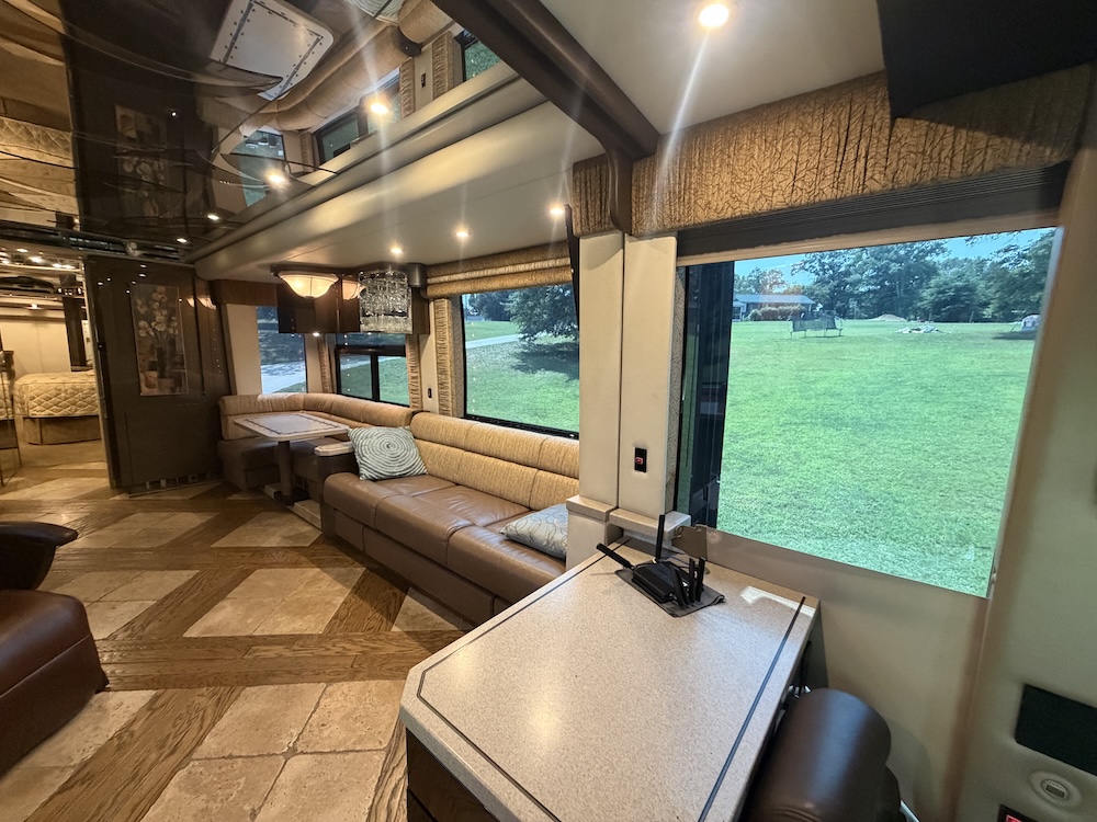 2006 Prevost Featherlite H3-45 For Sale