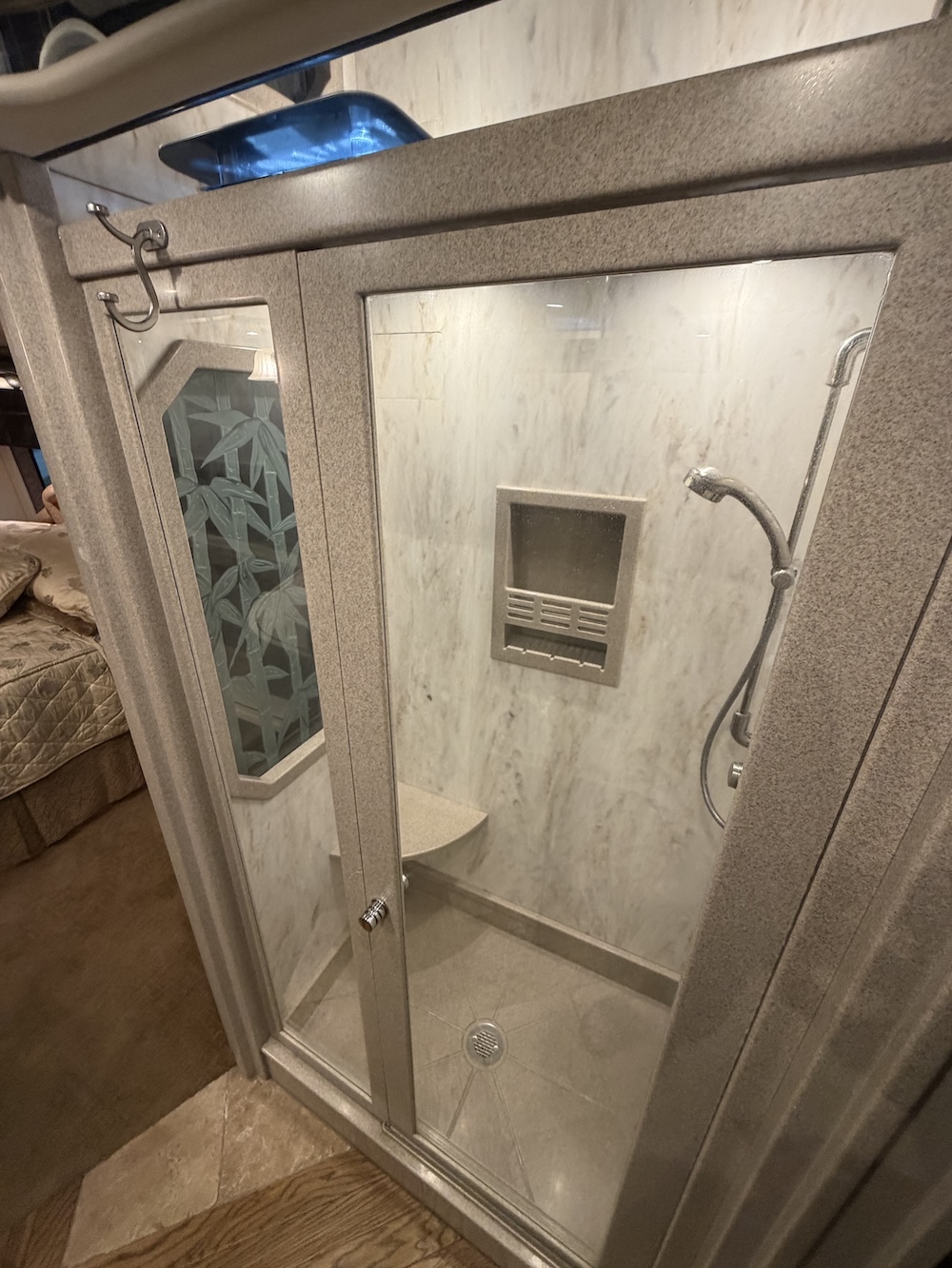 2006 Prevost Featherlite H3-45 For Sale