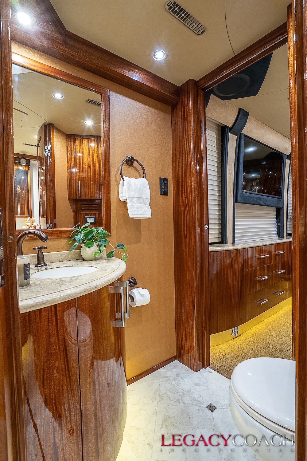 2008 Prevost Legendary XLII For Sale