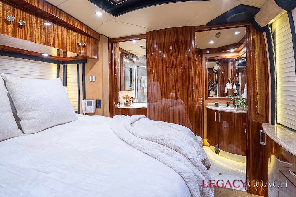 2008 Prevost Legendary XLII For Sale