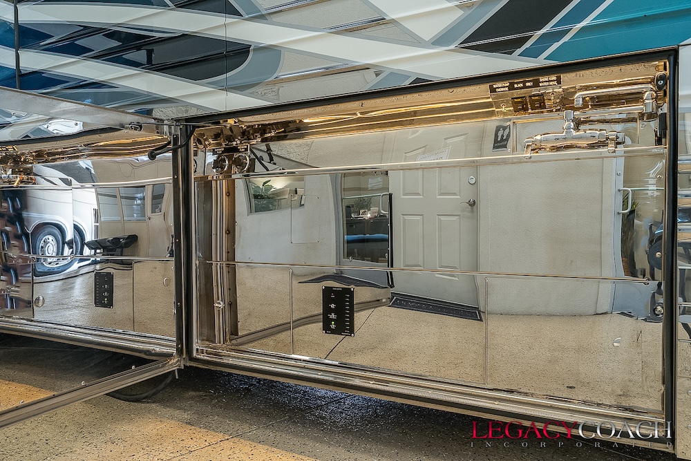 2008 Prevost Legendary XLII For Sale