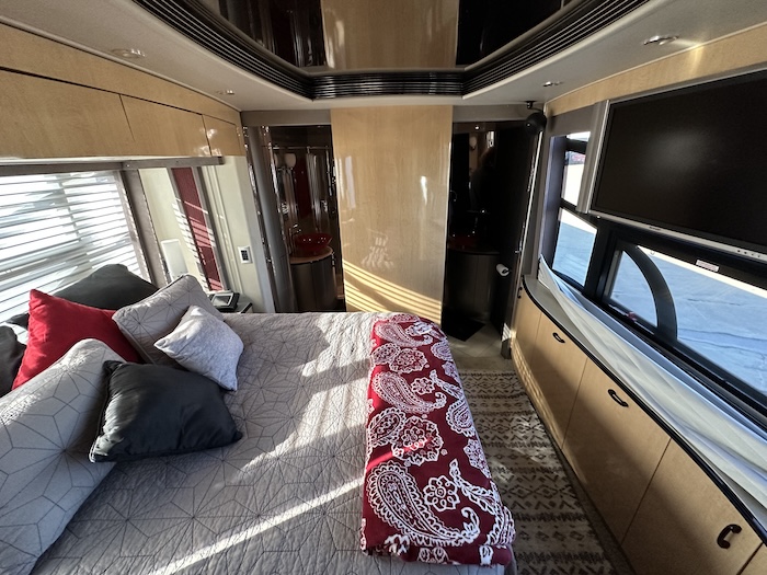 2006 Prevost Legendary XLII For Sale