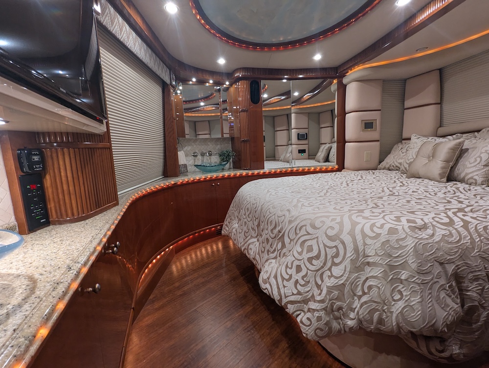 2006 Prevost Liberty H3-45 For Sale