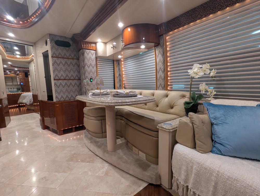 2006 Prevost Liberty H3-45 For Sale