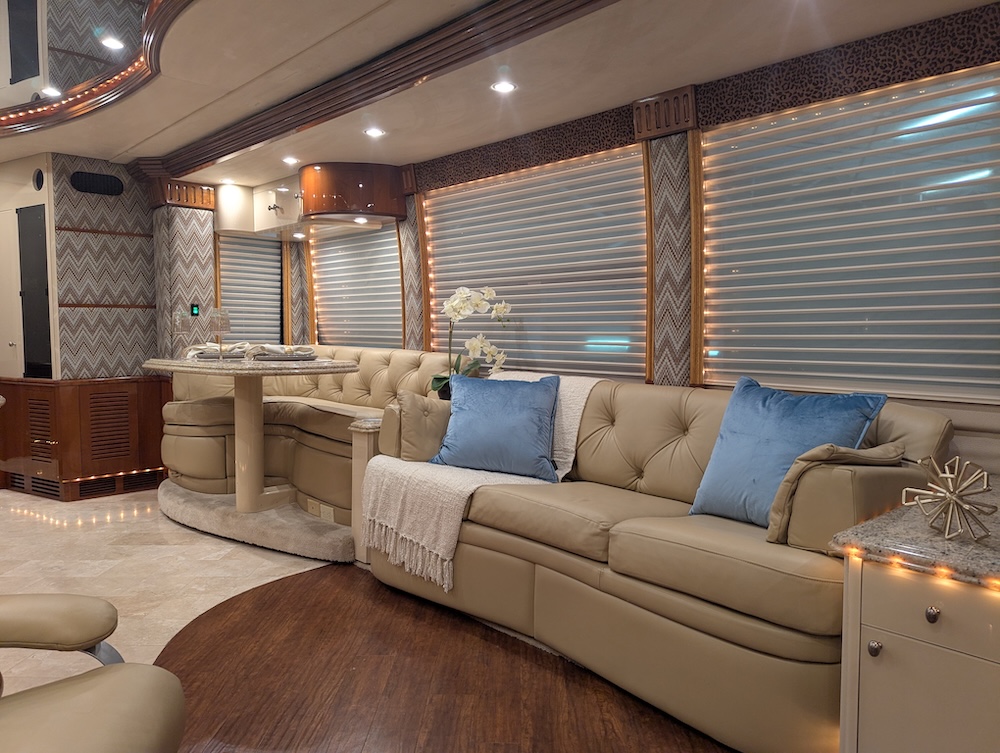 2006 Prevost Liberty H3-45 For Sale