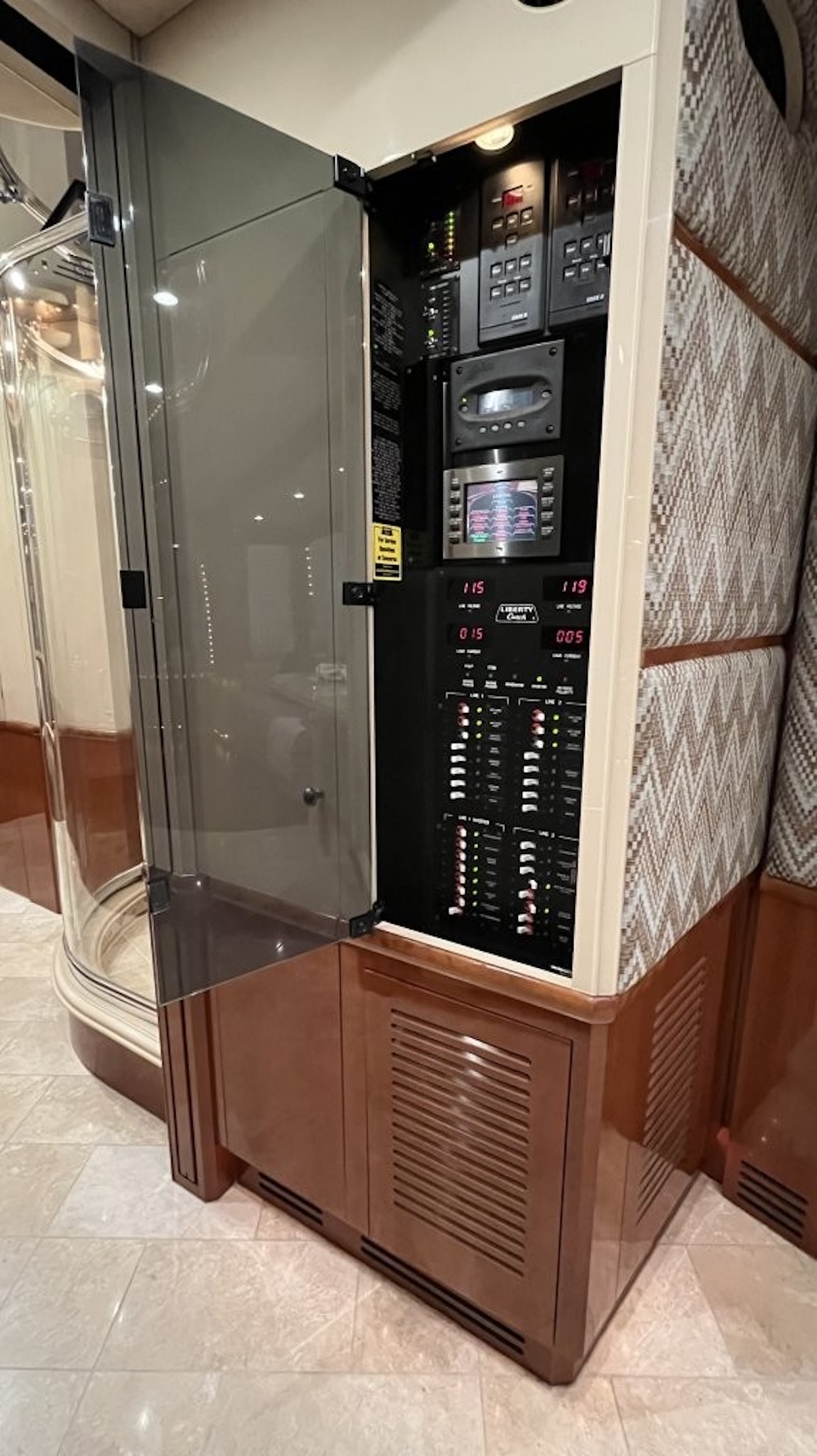 2006 Prevost Liberty H3-45 For Sale