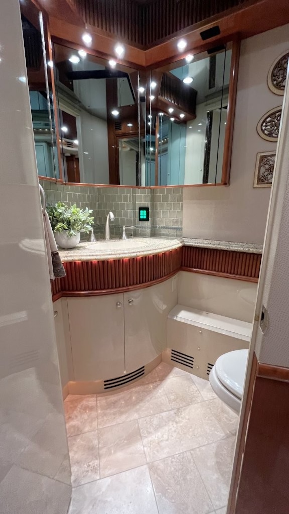 2006 Prevost Liberty H3-45 For Sale